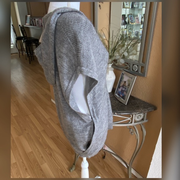 ✨Beautiful Grey Vest Cardigan with Hood✨ - Picture 3 of 6